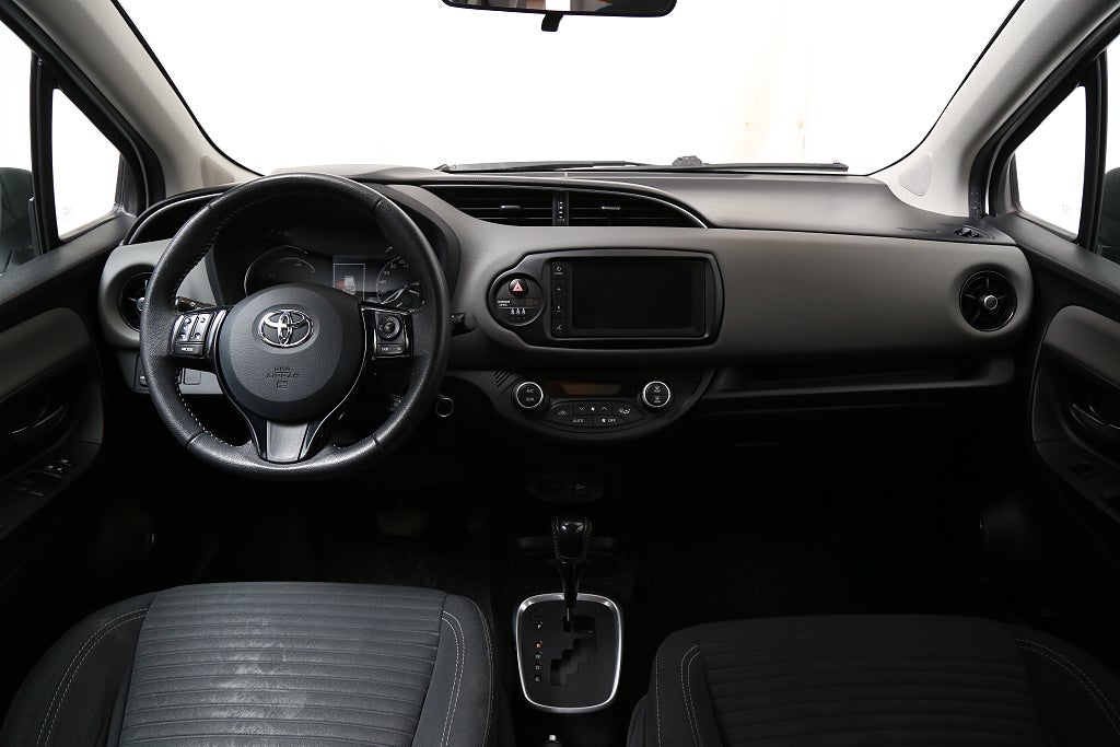 Toyota Yaris Hybrid e-CVT Active Kamera Farthållare Bluetooth 2020