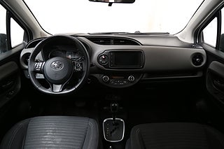 Halvkombi Toyota Yaris 15 av 25