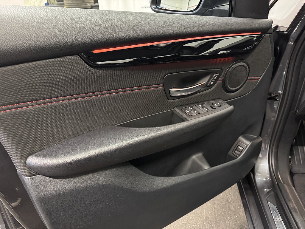 BMW 218i 2017 - miniatyr 5