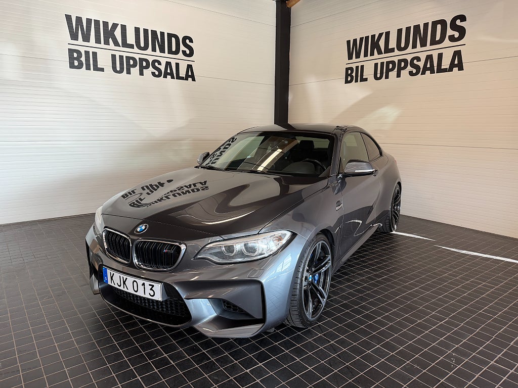 BMW M2 370HK Kolfiber Backkamera Skinn GPS Svensksåld