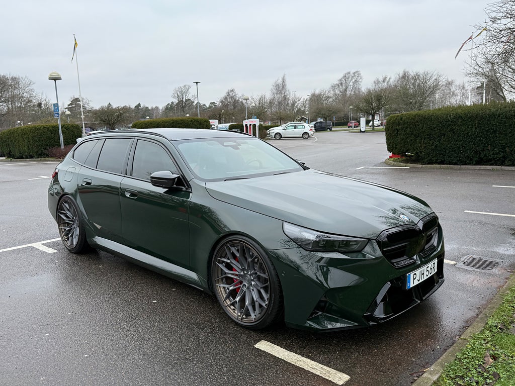 BMW M5 Touring / Induvidual färg /  Leasbar momsbil 