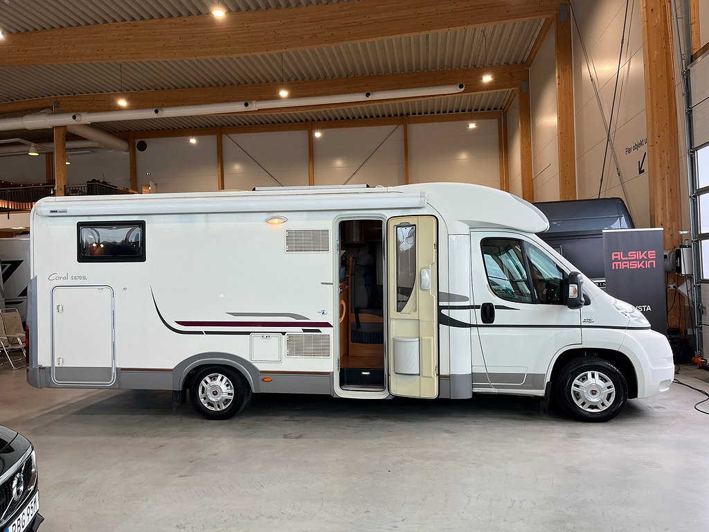 Adria Coral 670 SL /B-körkort/Solcell/Långbädd/Garage - Adria