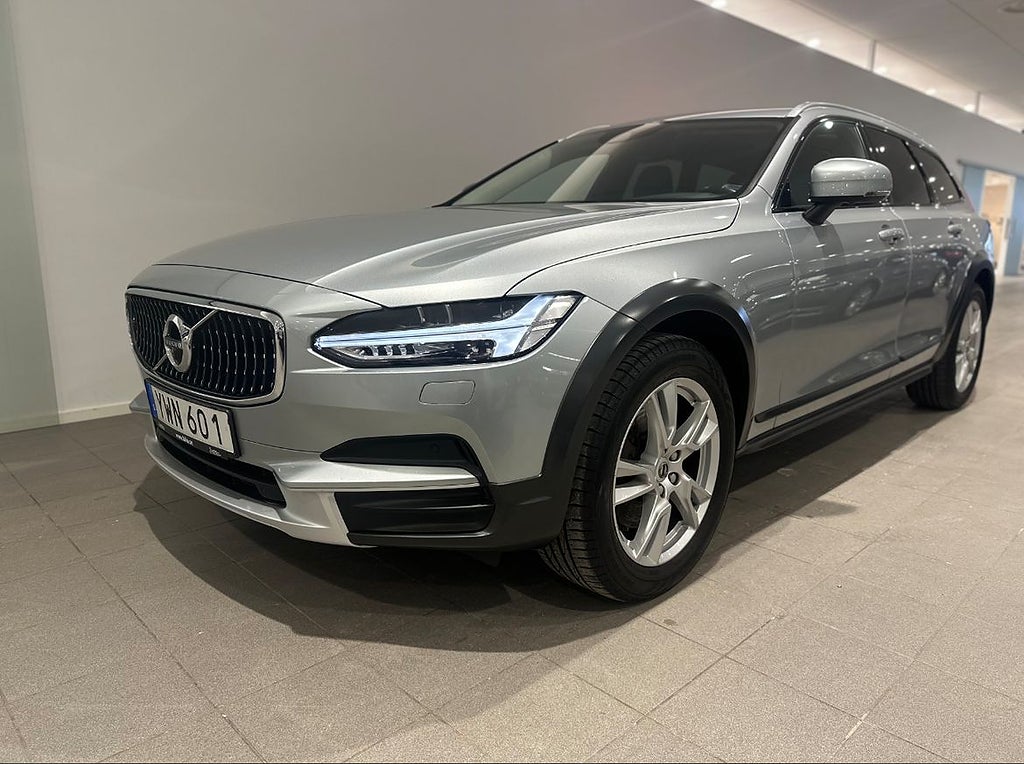 Volvo V90 Cross Country D4 AWD SE, panoramatak, 360 kamera