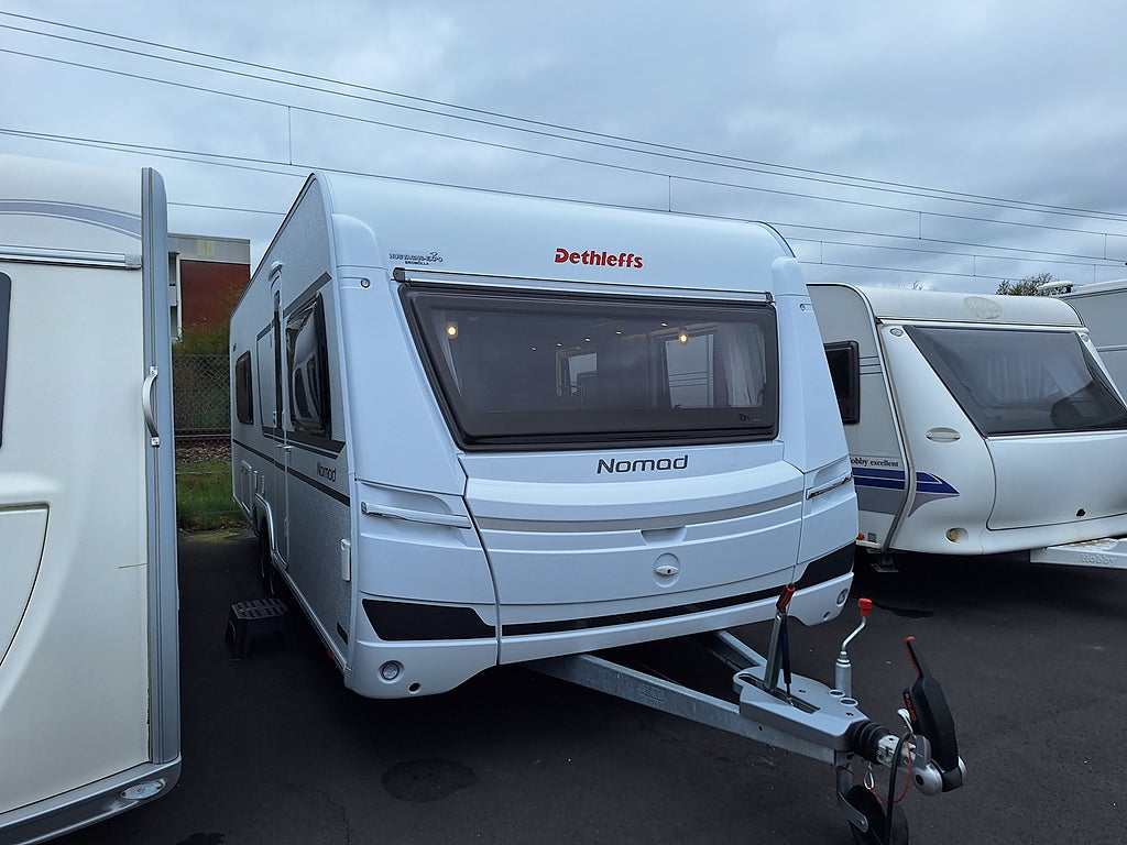 Dethleffs Nomad 650 RQT Scandinavia Snow Queenbädd, Dusch