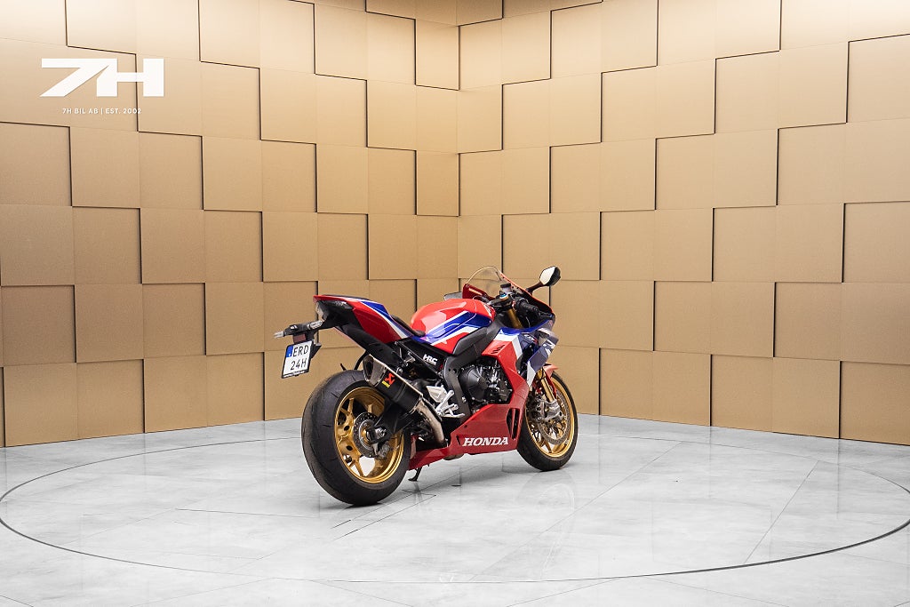 Honda CBR1000RR-R Fireblade SP 0 mil / Akrapovic / NRC Tail Tidy / Bre