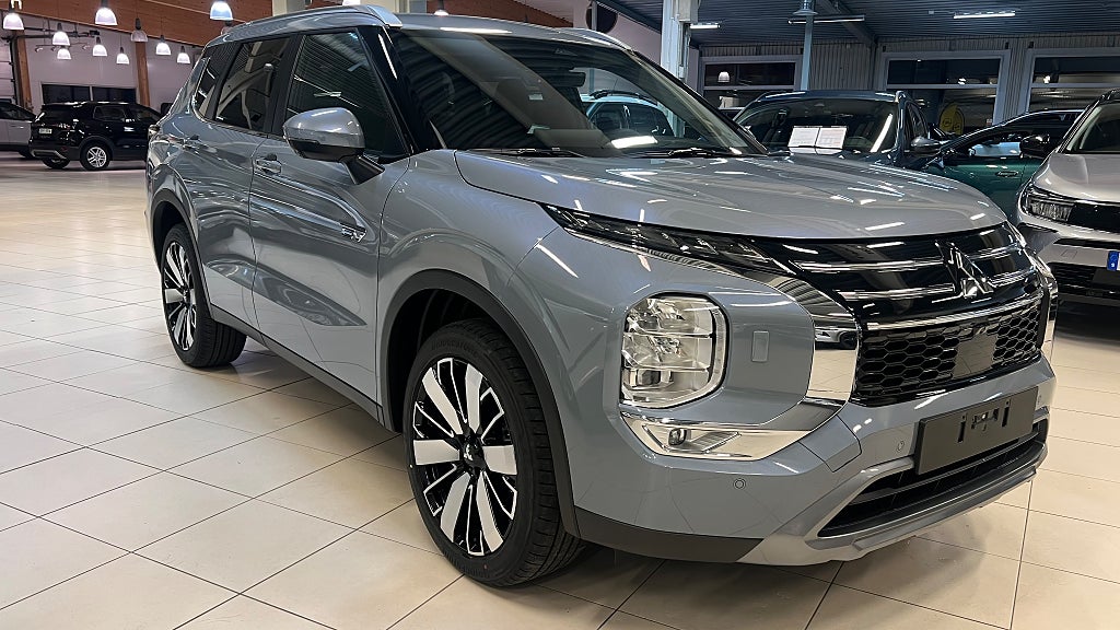 Mitsubishi Outlander PHEV CVT  Intense