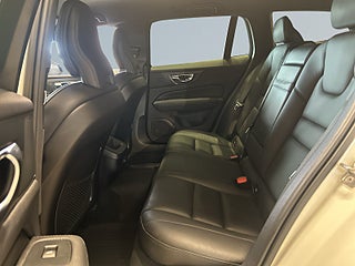 Volvo V60 D4 AWD R-Design Drag Navi H/K 360°kamera Rattvärme S&V – bild 13