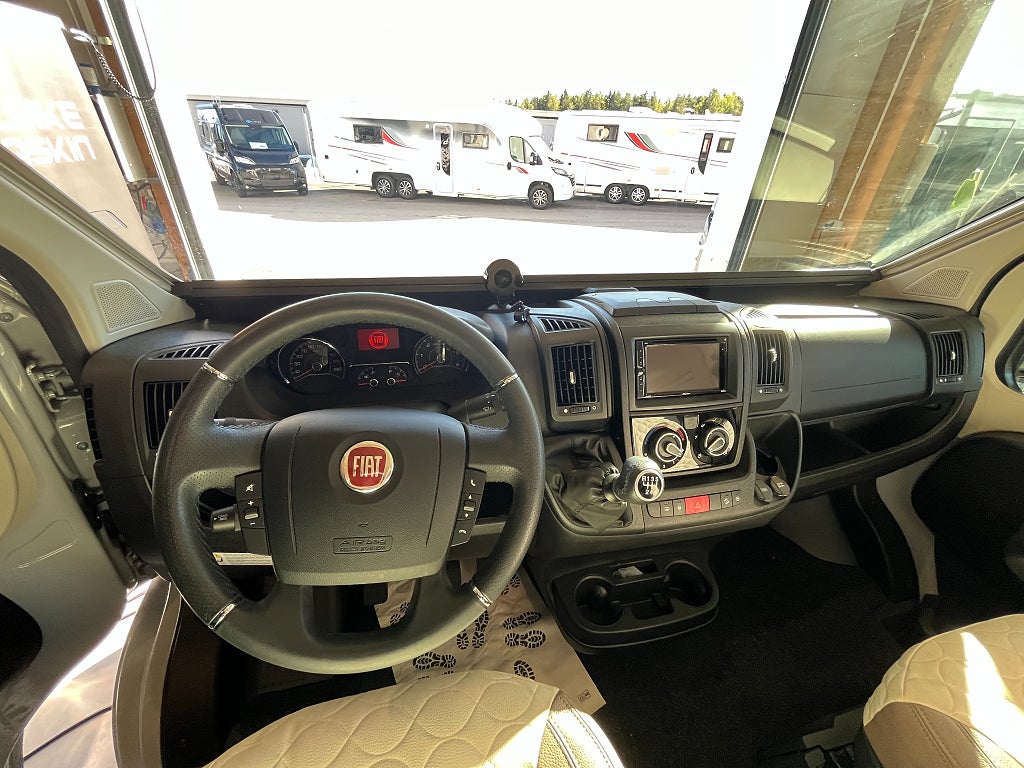 Karmann-Mobil Davis 620 /Solcell/Långbädd/Litium/B-kort/Van - Karmann-Mobil