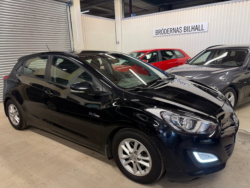 Hyundai i30 1.6 CRDi Sport/ Dragkrok/ Nyservad/ 6-Växlad 