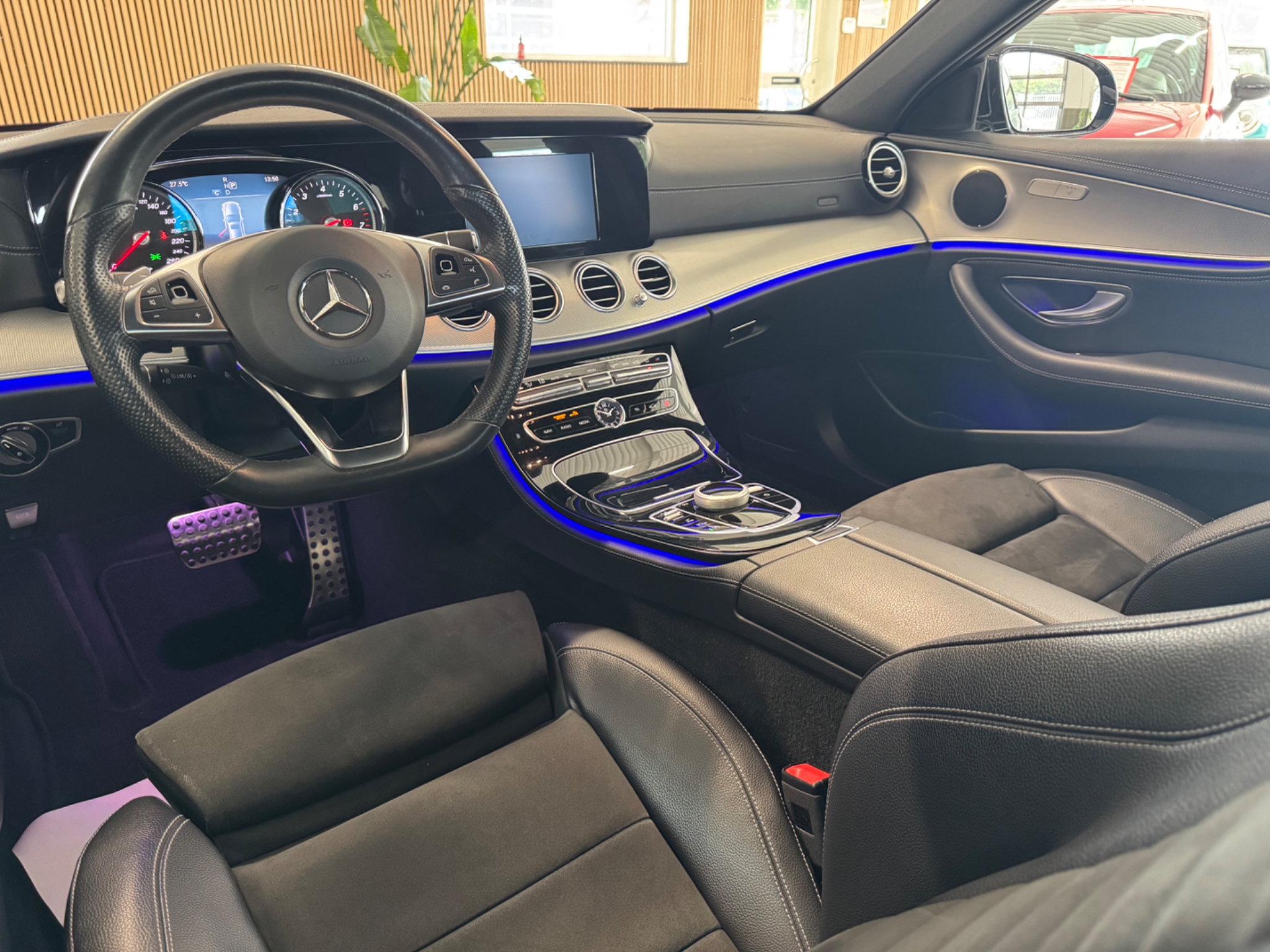 Mercedes-Benz E 200 AMG / 9G-Tronic 2017, photo 4/38