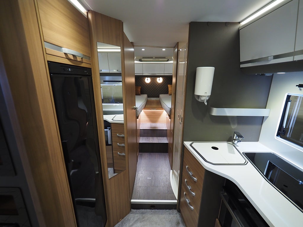 Adria Coral XL 670 SL Plus I 150hk I Dragkrok I Långbäddar I Dragkrok 2019