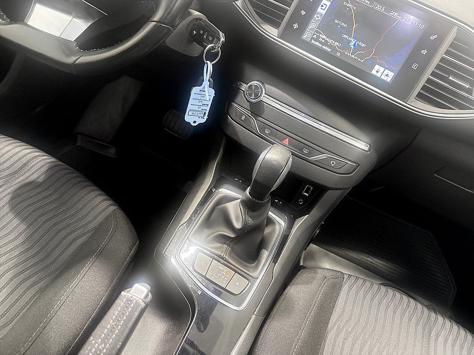 Bild på Peugeot 308 5D Active 1.6 BHDi 120hk Aut PANO P-SENSORER