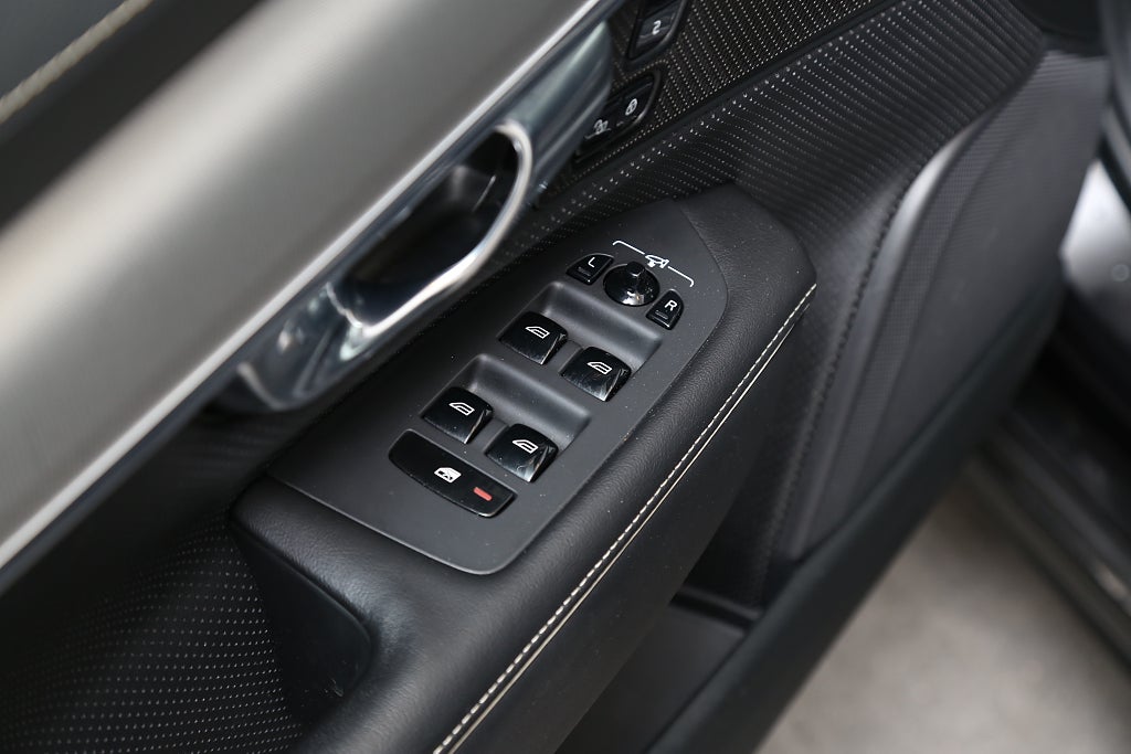 Volvo V90 Recharge T8 II R-Design AWD Pano 360° HuD Loungepkt