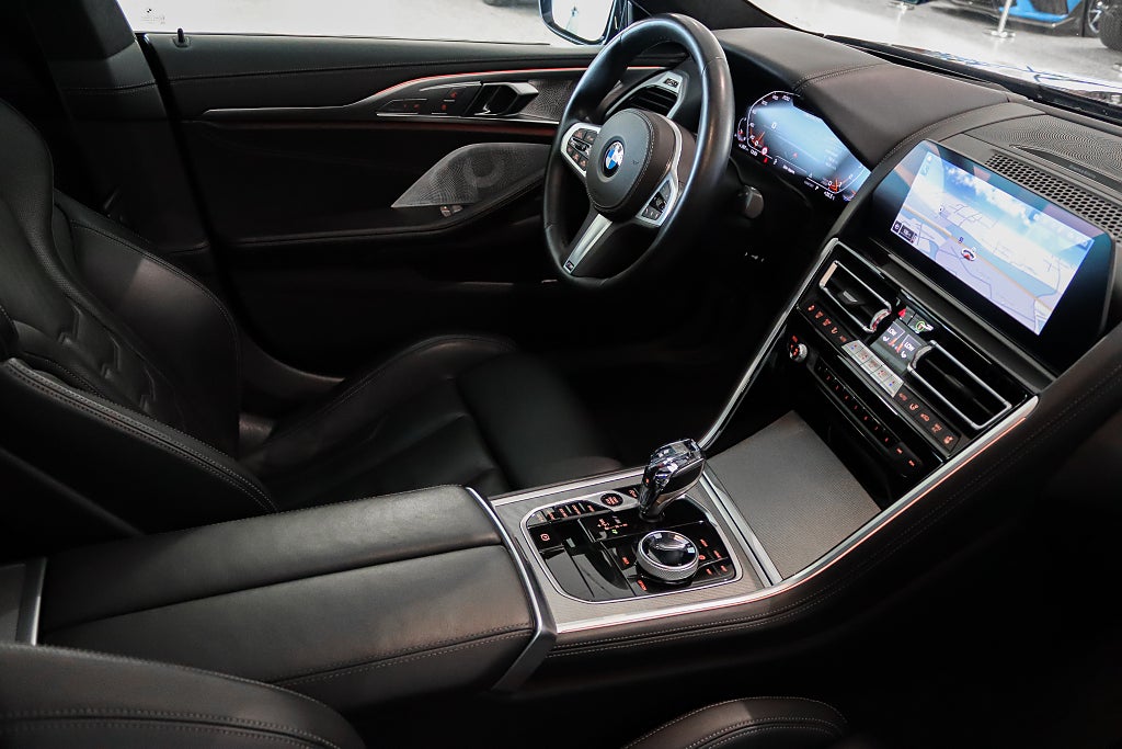 BMW M850i xDrive Gran Coupe B&W Kolfiber Panorama Soft Close