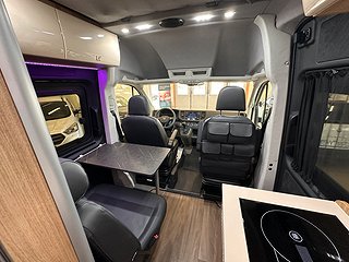 Husbil-halvintegrerad Volkswagen Crafter 177HK AUT AWD 13 av 18