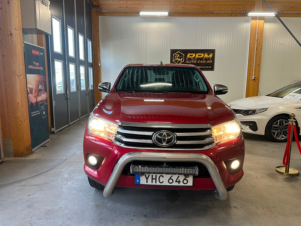 Toyota Hilux Dubbelhytt 2.4 AWD Invincible AUT DRAG NAVI KAMRA MOMS