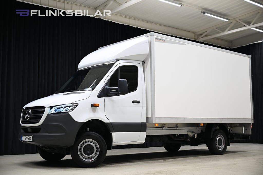 Mercedes-Benz Sprinter 319 CDI 4x4 190HK Automat|Volymskåp|Bakgavellyft|Moms