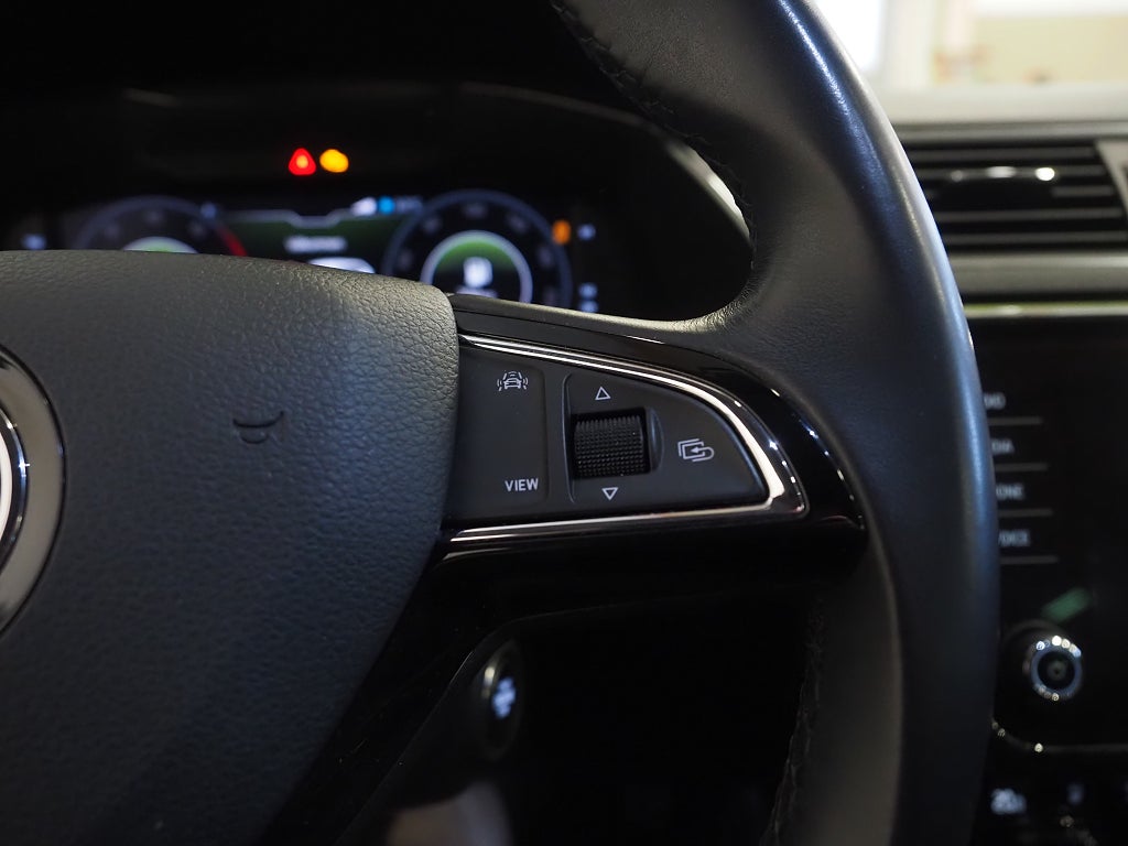 Skoda Superb TDI 190hk 4x4 L&K | Cockpit | Drag | D-värm | Navi | 2020