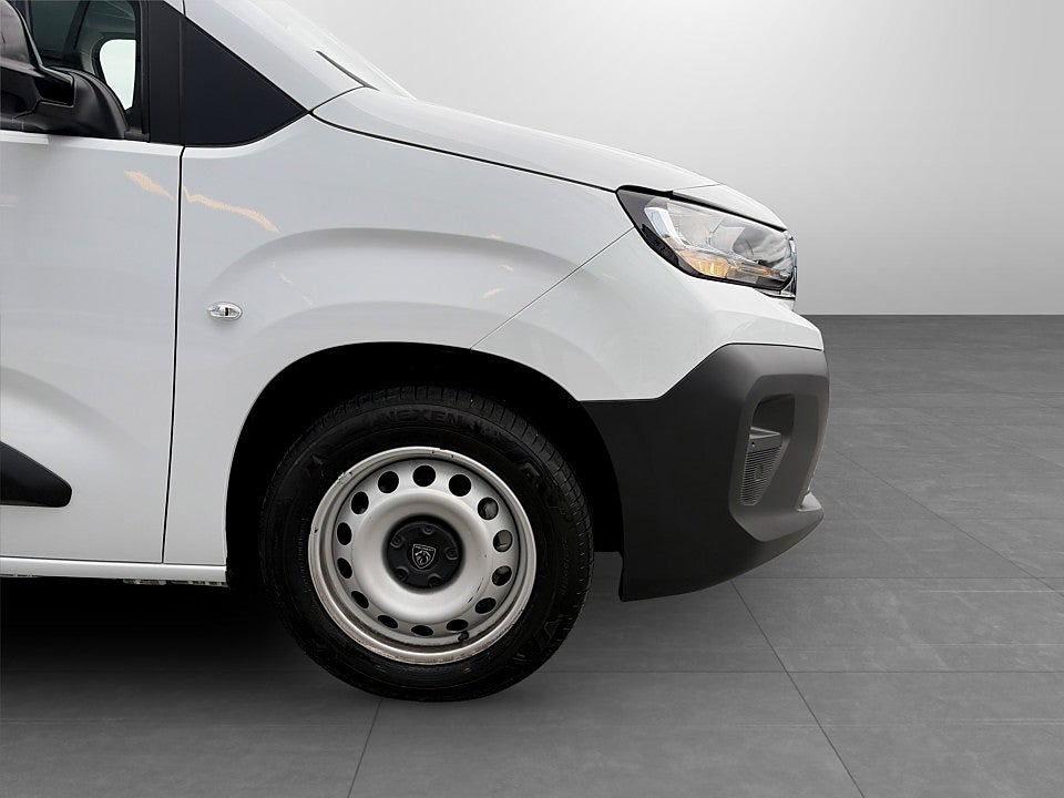 Bild på Peugeot Partner Crewcab 1.5 BHDi 130hk Aut L2 5-Sits, Värmare, drag