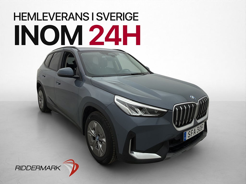 BMW iX1 xDrive30 Kamera Dragkrok CarPlay Navigator Sensorer