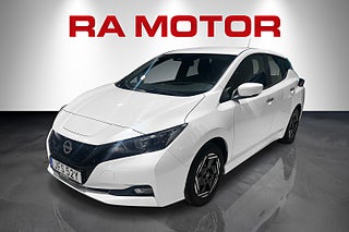 Halvkombi Nissan Leaf 1 av 15