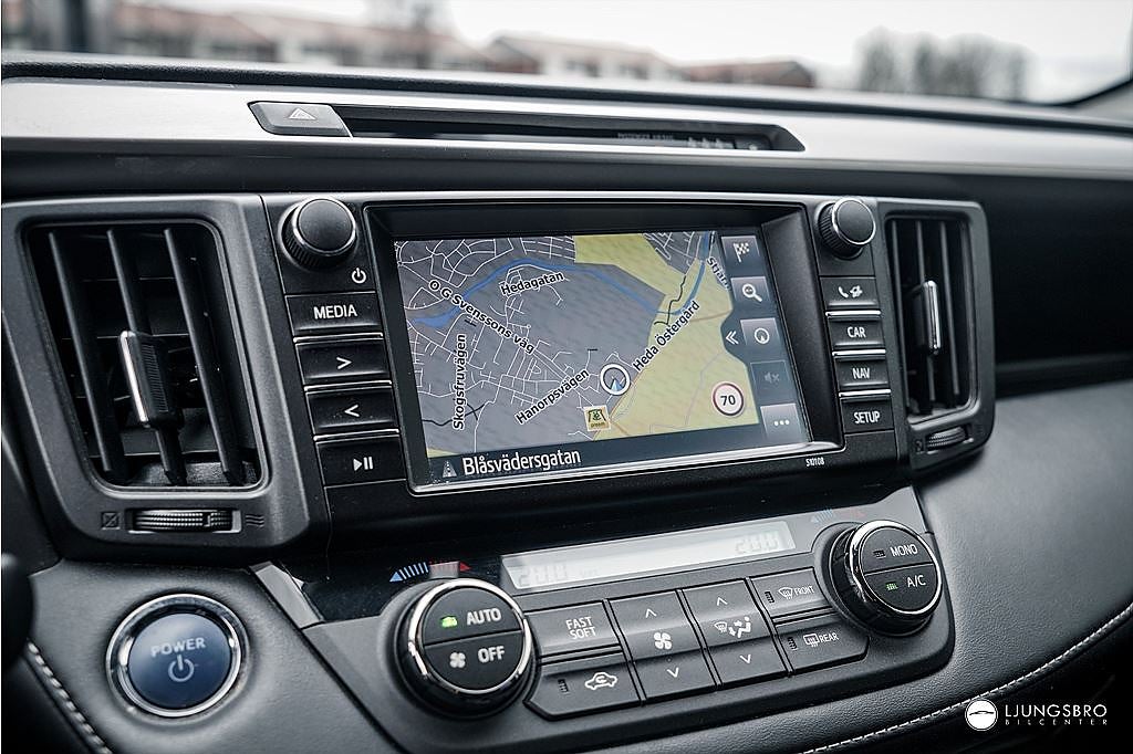 Toyota RAV4 Hybrid 2.5 AWD 197hk / Drag / B-Kamera