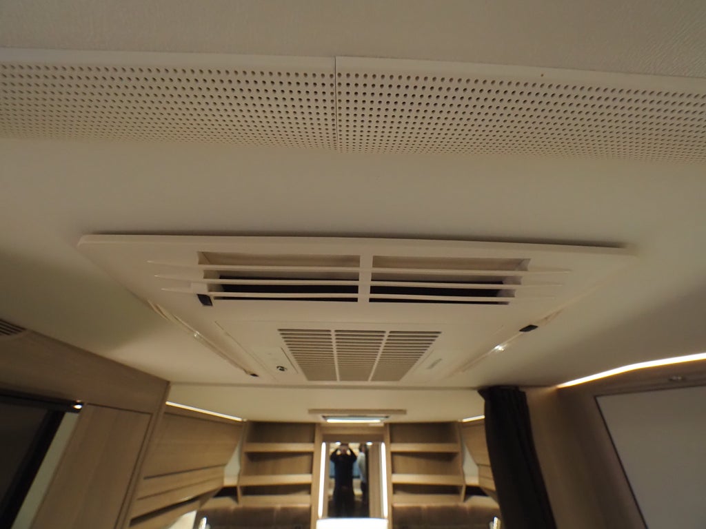 Kabe Imperial 630 TDL Mover I Markis I Låga långbäddar I Ugn I ALDE I 2021