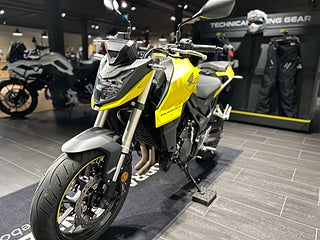 Honda CB750 Hornet / Helsystem/ Handtagsvärme /Quickshifter /Räntefri