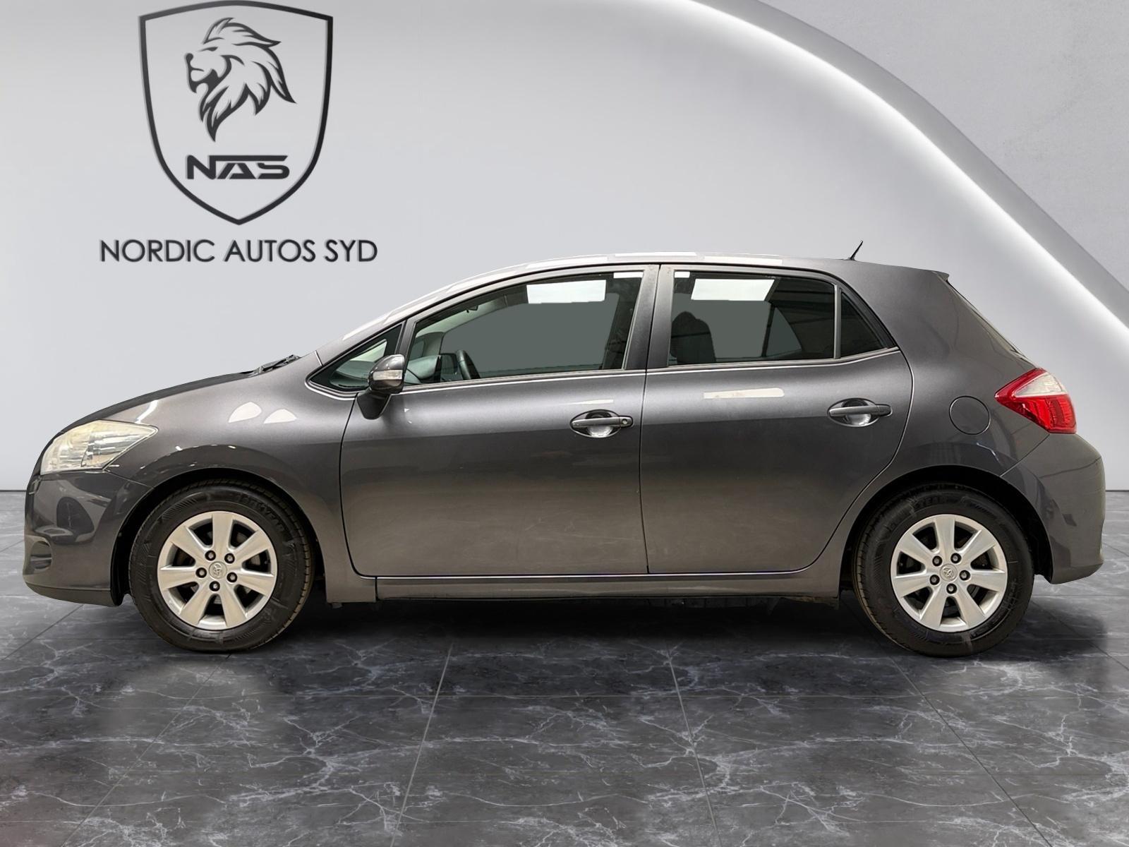 Toyota Auris 2011, bild 3/10