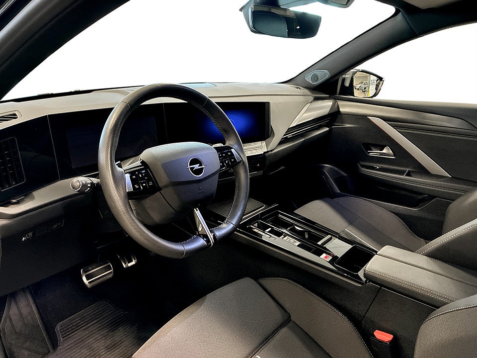 Bild på Opel Astra ST First Edition 1.2 PT 130hk Aut B-KAMERA CARPLAY