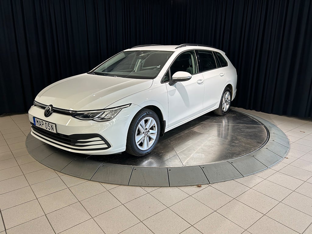 Volkswagen Golf 1.5 eTSI Adap-Fart Cockpit Rattvärme Carplay Ambient