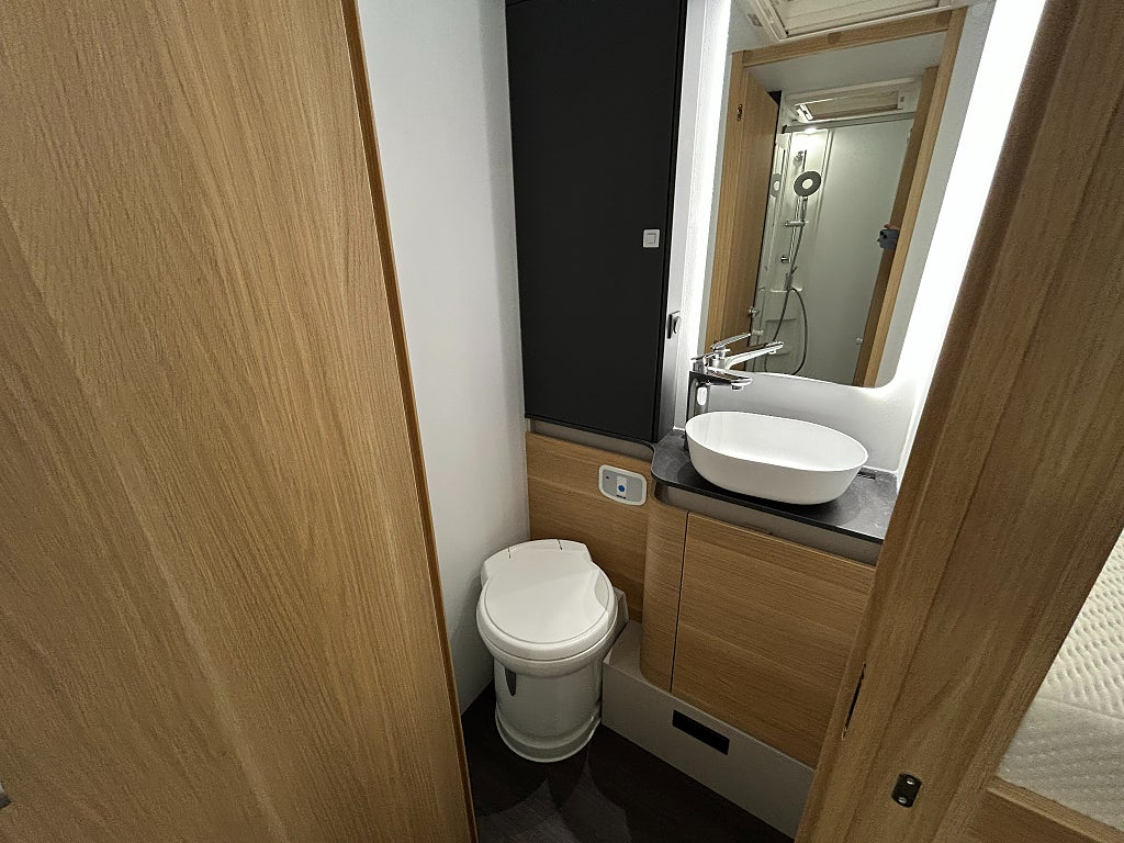 Adria Matrix Axess 670 SL / Taksäng / B-kort / Automat 140hk - Adria