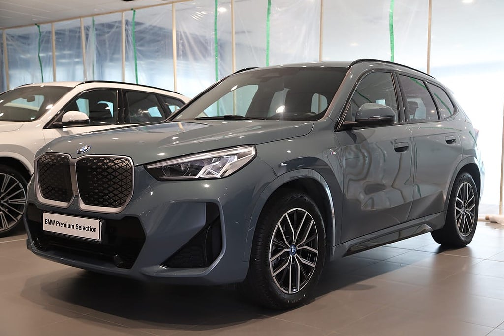 BMW iX1 xDrive 30 // M Sport //