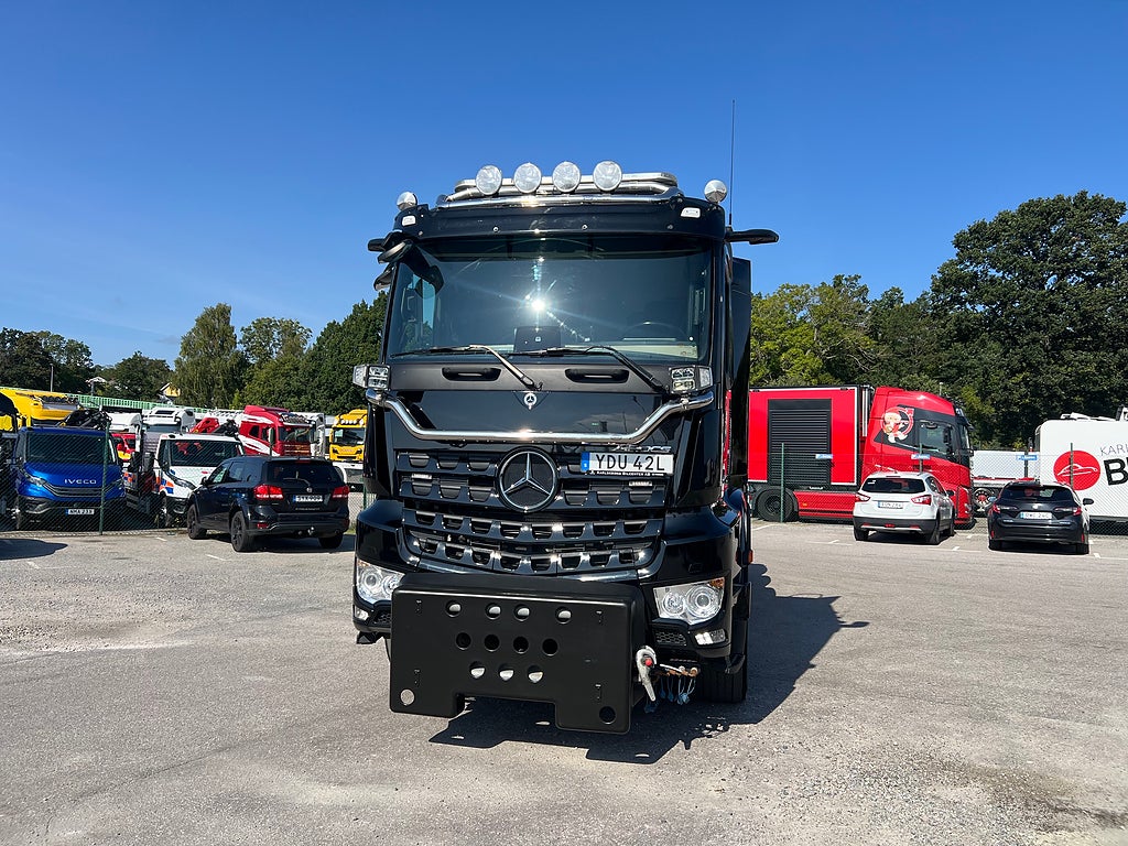 Mercedes-Benz Arocs 3251 Tridem Lastväxlare, Fullt Plogutrustad
