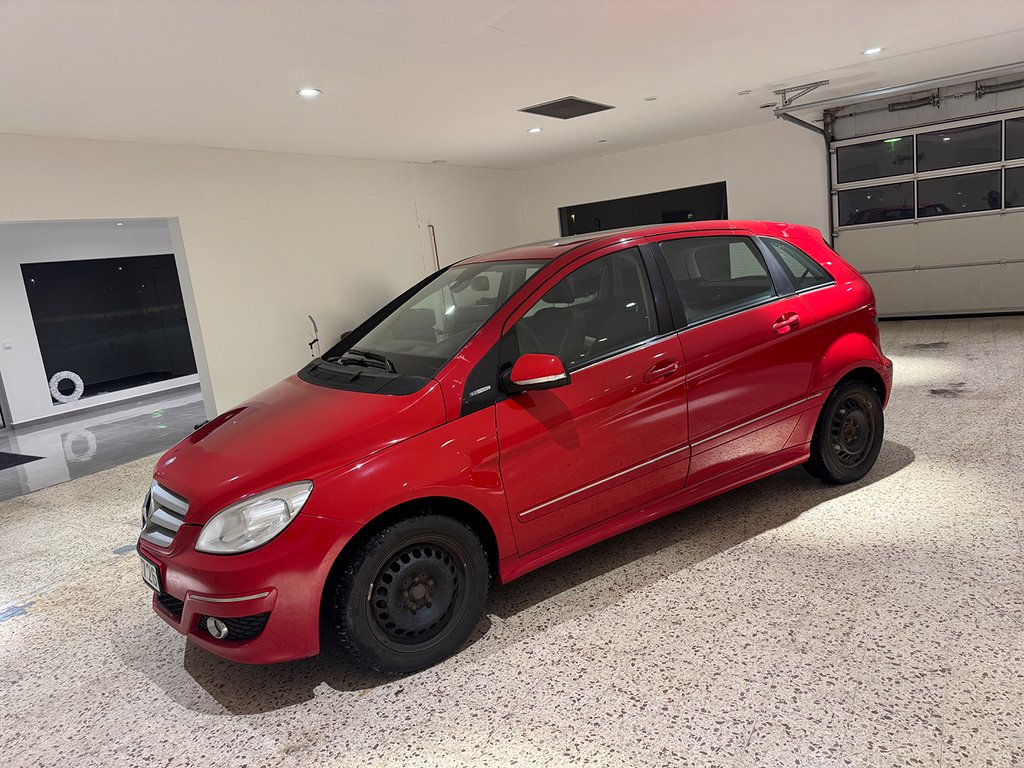 Mercedes-Benz B 170 NGT BlueEFFICIENCY panorama 