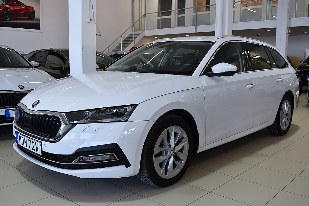 Skoda Octavia 2.0 TDI 4x4 Style Drag Värm Navi 4.95% RÄNTA Moms