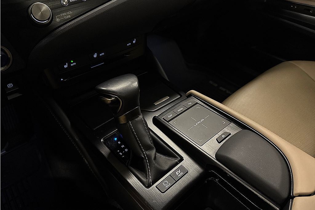 Lexus ES ES300h Limited Edition, Läder, FR 2,95%, kamera, Navi