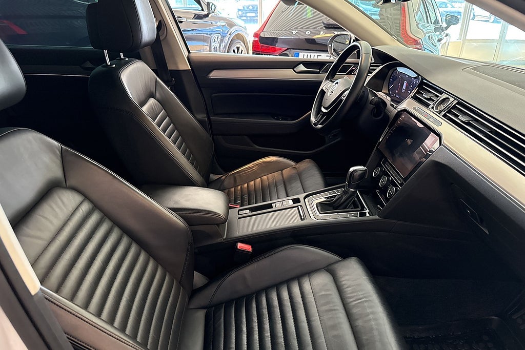 Volkswagen Passat Sportscombi 2.0 TDI 4Motion GT Drag Värmare Kamera V-hj miniatyr 13