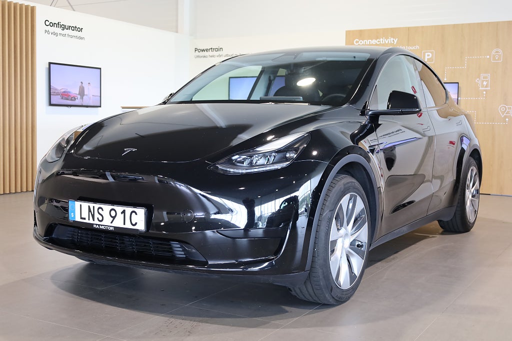 Tesla Model Y Standard Range RWD Navi Kamera Leasbar Drag Pano 2023