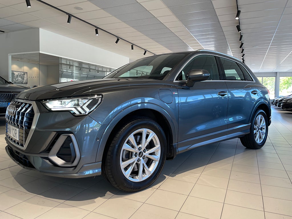 Audi Q3 45 TFSIe S Tronic S-Line 245hk *Dragkrok *Vinterhjul