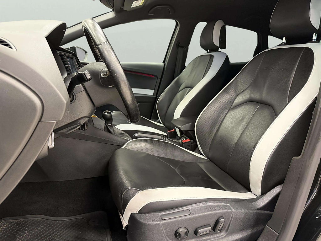 Seat Leon León Cupra 2.0 TSI 290hk Skinn, Vinterhjul, Ledramp, HELGKAMPANJ - miniatyr 11