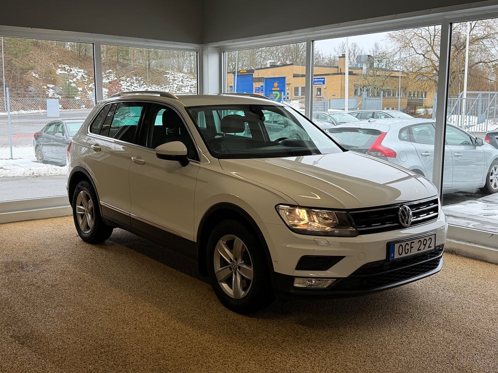 Volkswagen Tiguan 2.0 TSI BMT 4Motion 180 HK Drag B-Kamera Adaptiv 