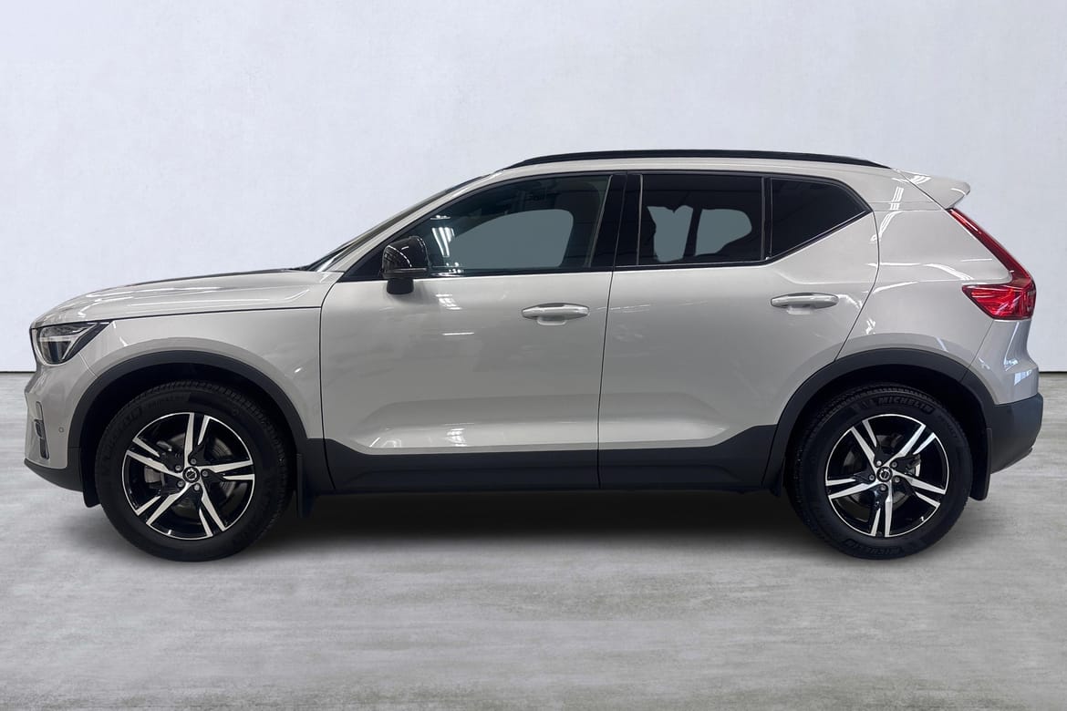 Volvo XC40 B3 FWD Bensin Plus Dark 2025, bild 2/10