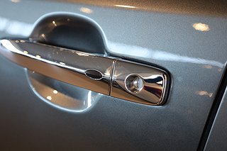 Halvkombi Nissan Leaf 8 av 22