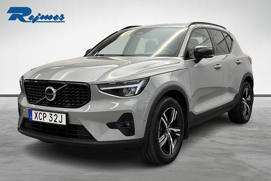 Volvo XC40 B3 FWD Bensin Plus Dark / Dragkrok / 360 Kamera