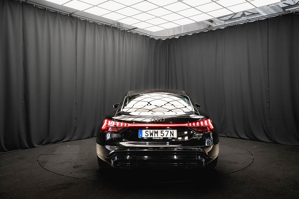 Audi E-Tron GT Q DYNAMIK+ PANO B&O LUFTFJÄDRING 21'' MOMS 360° HUD