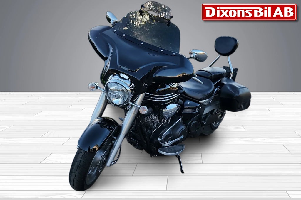 Yamaha XV1900A Midnight Star 1.9 med endast 1300 mil 