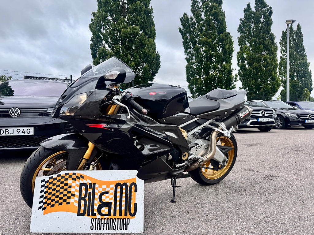 Aprilia RSV 1000R Factory