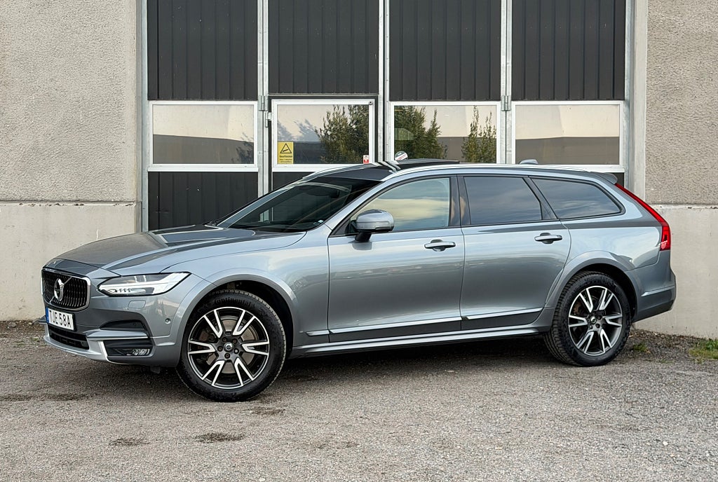 Volvo V90 Cross Country D5 AWD Pro B&W Pano Drag HUD Luft Massage 360° kamera 