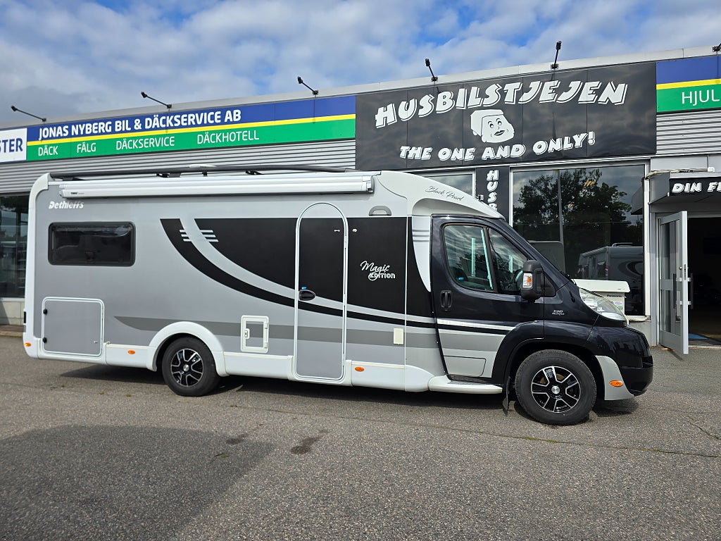 Dethleffs MAGIC EDITION BLACK. ALDE. LÅGA ENKELSÄNGAR 